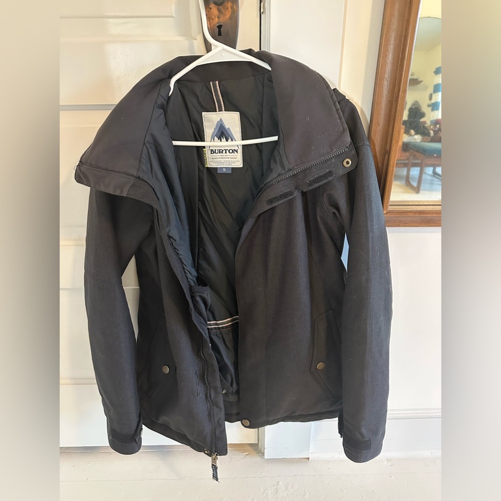 Burton snowboard jacket. Women’s Small